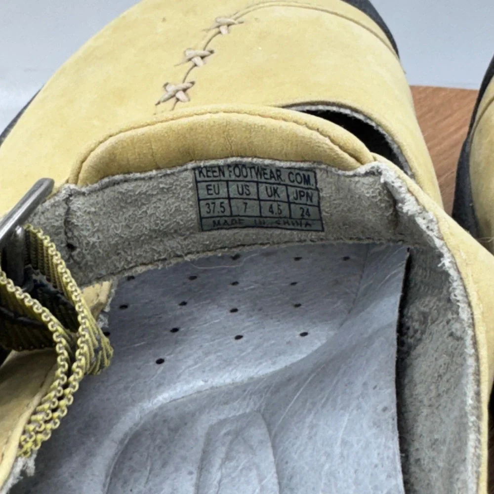 Keen Suede Mary Jane Shoes Womens Size 7 Yellowish Tan Granola Girl Casual Flats